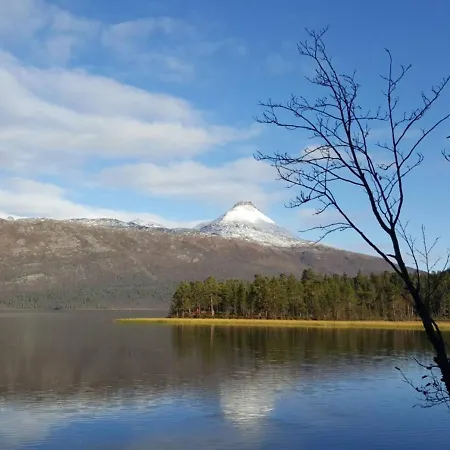 Ved Fjellfroskvatnet Skjold (Troms)